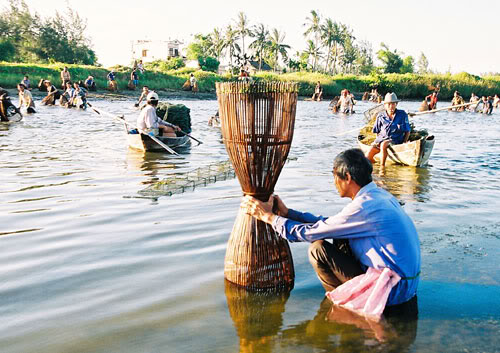 Tham quan sông nước Cẩm Thanh